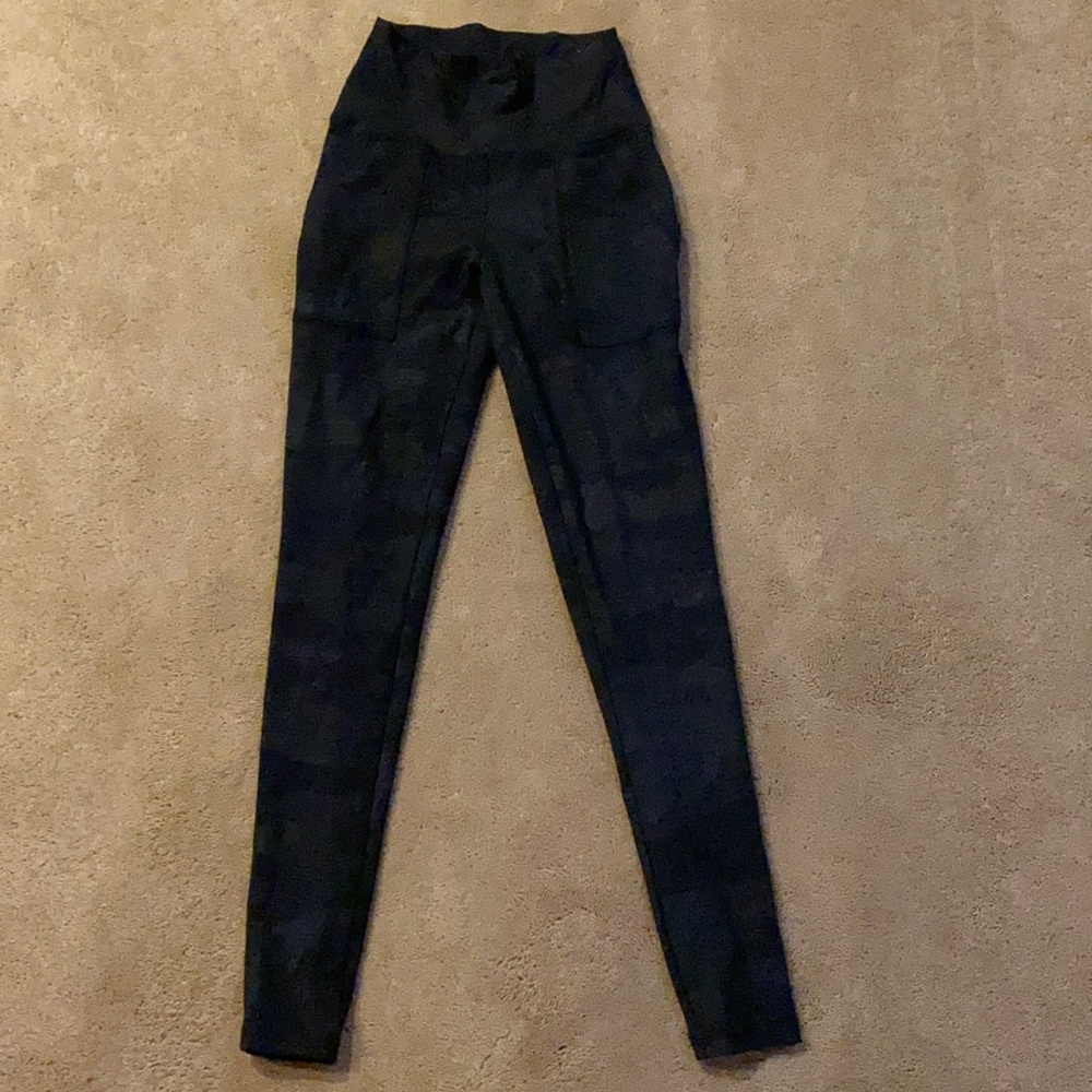 Camo black Aerie joggers, size women’s xs.